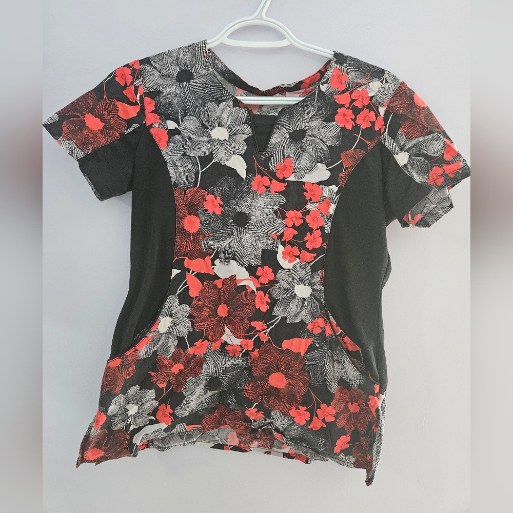 Scrub top, size small. Red/black/white Flowers